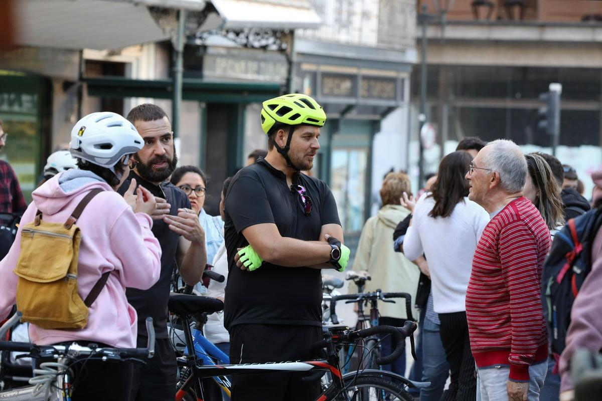 Decenas de ciclistas protestan en Zaragoza contra la obligatoriedad de contratar un seguro