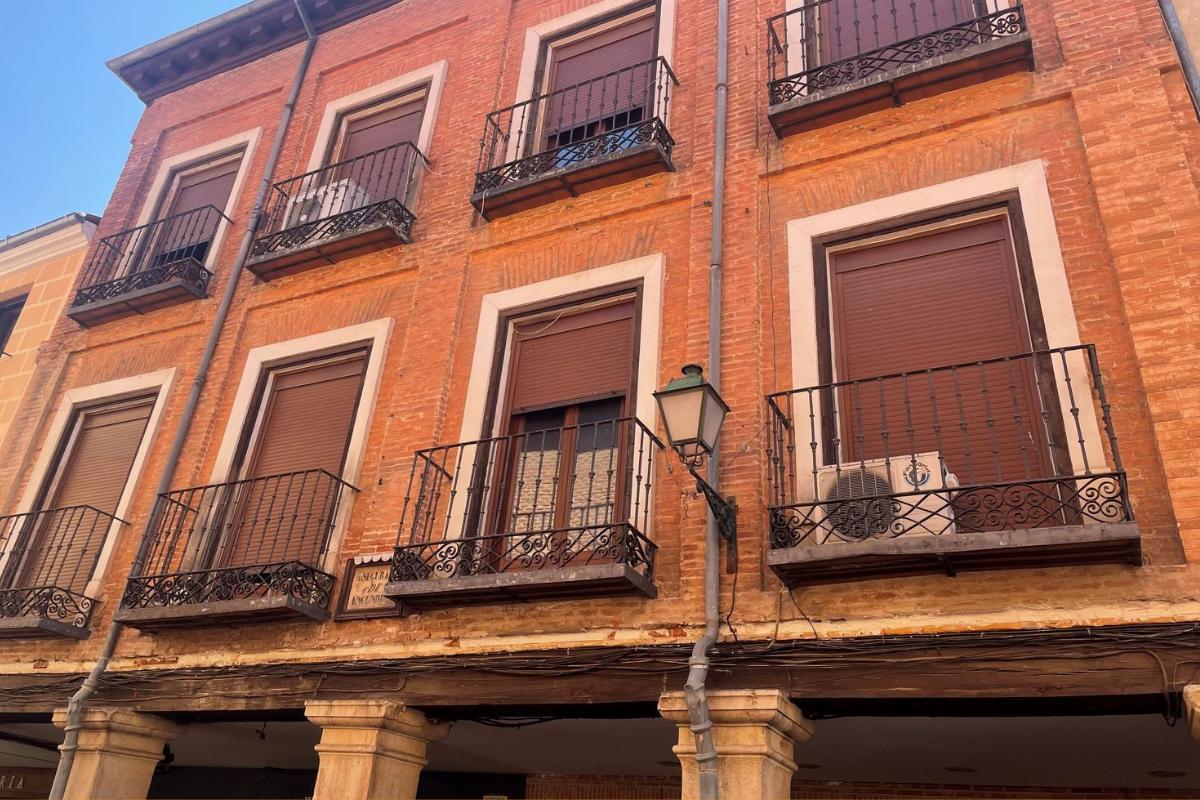 Así es la vivienda más cara que puedes comprar en Alcalá de Henares: 2,5 millones de euros, en la Calle Mayor y más de 1.000 m²
