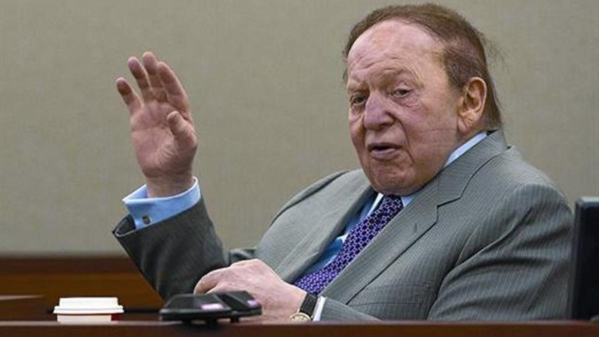 El propietario de Las Vegas Sands, Sheldon Adelson, declara en un juicio, el pasado abril.