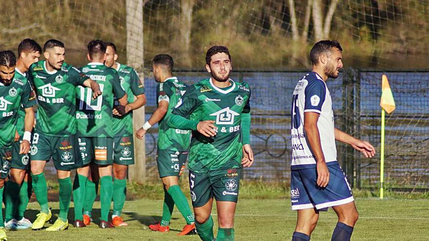 El CD Arenteiro durante un partido de esta temporada. |  // IÑAKI OSORIO