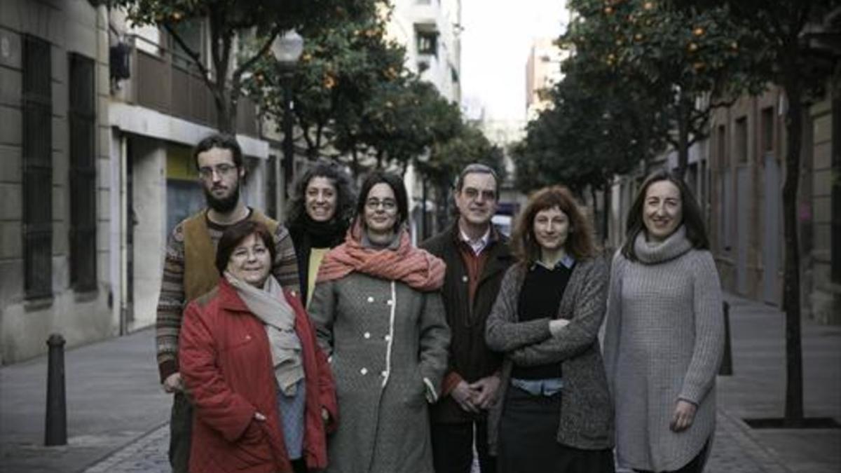 En familia 8Integrantes de la Associació d'Artesans de Sant Andreu, creada hace año y medio.