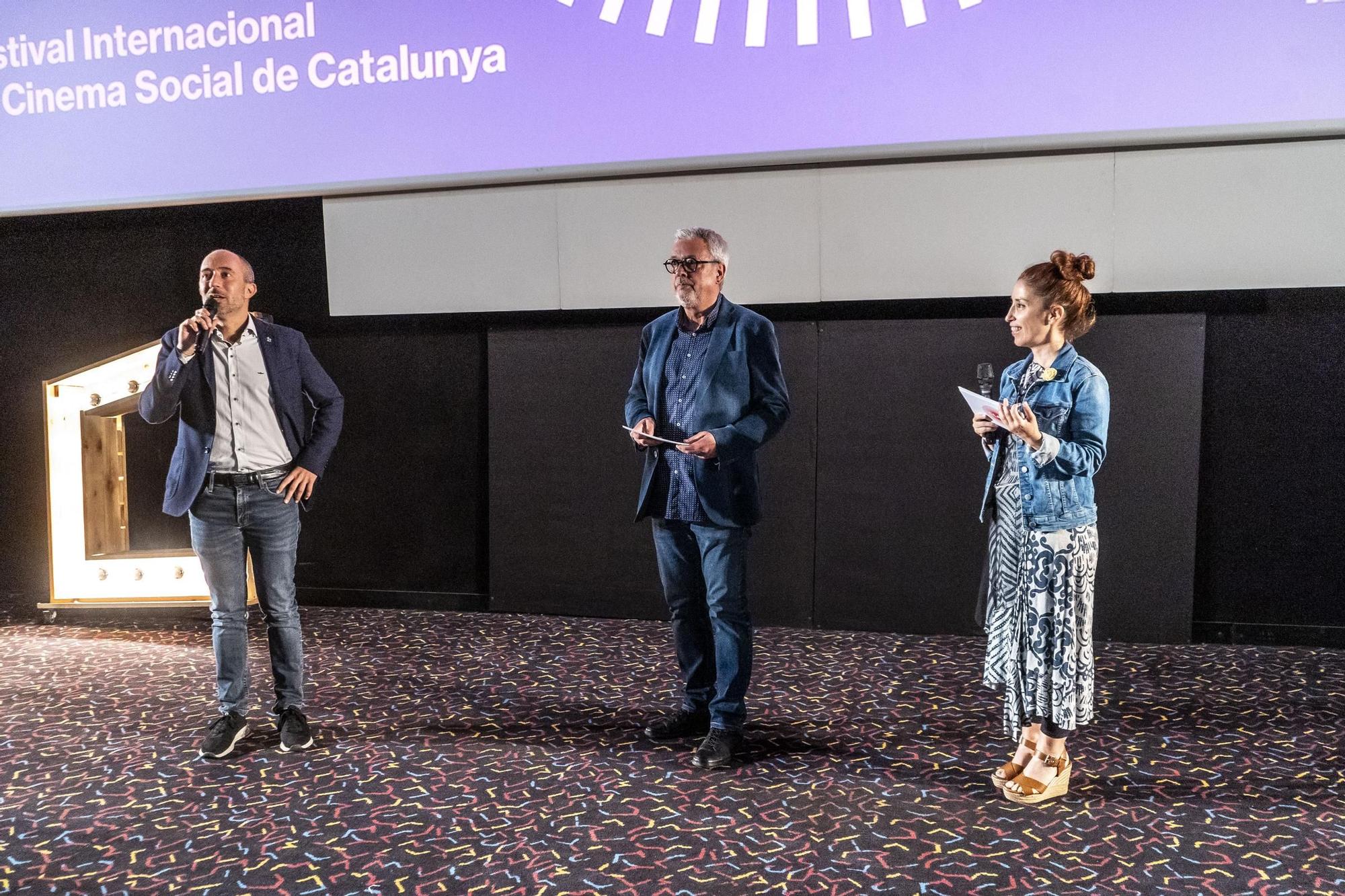 EN FOTOS | Manresa obre un Clam de pau cinematogràfica per Ucraïna