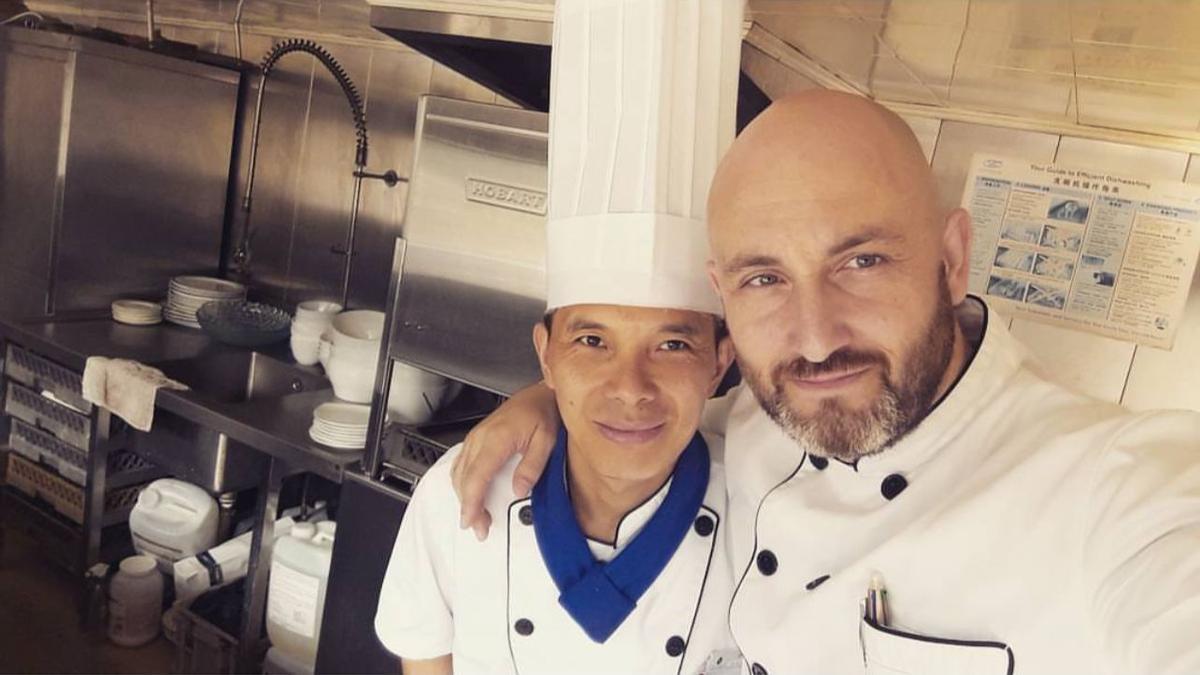 El chef grovense Francisco Lorenzo, durante una estancia en China.