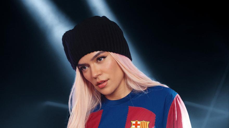 La nueva camiseta del FC Barcelona junto a Karol G para el Clásico