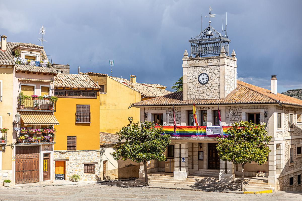 La plaza principal y el Ayuntamiento de Brihuega