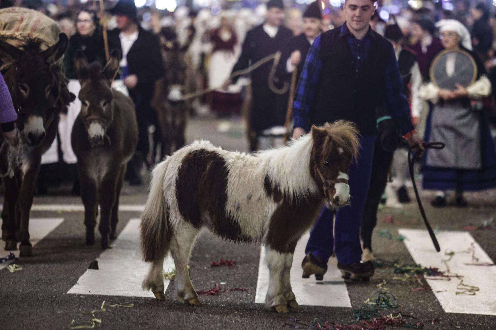 En imágenes: Así fue la multitudinaria cabalgata de Oviedo