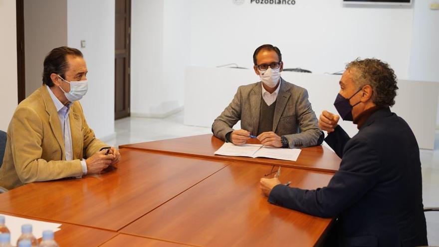 Ricardo Delgado, Santiago Cabello y Blas García, durante la reunión.