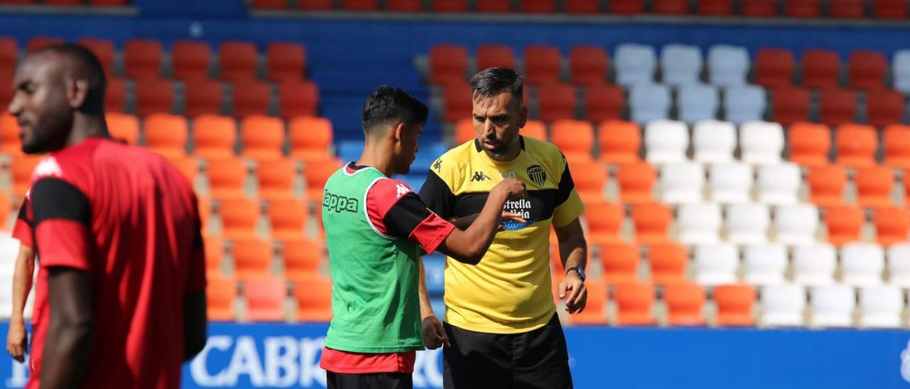 Hernán Pérez, en un entrenamiento con el Lugo. | CD Lugo