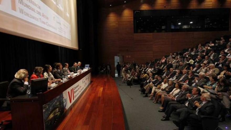 El Centro Social Novacaixagalicia acogió la inauguración de la VI Conferencia Mundial del Atún.  // Ricardo Grobas