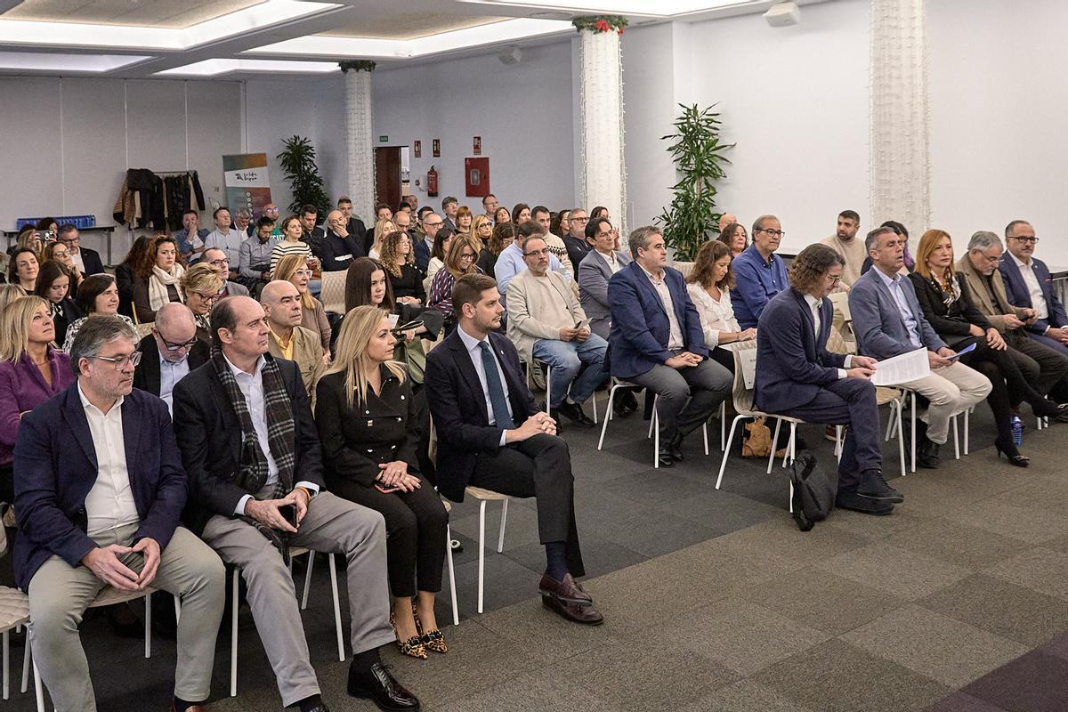 Asistentes a la jornada de la Red Retos, esta mañana en el hotel Bayrén.