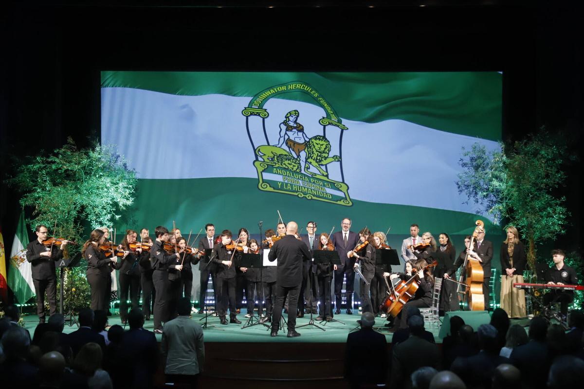 El acto de entrega de las Banderas de Andalucía 2026 de Córdoba, en imágenes