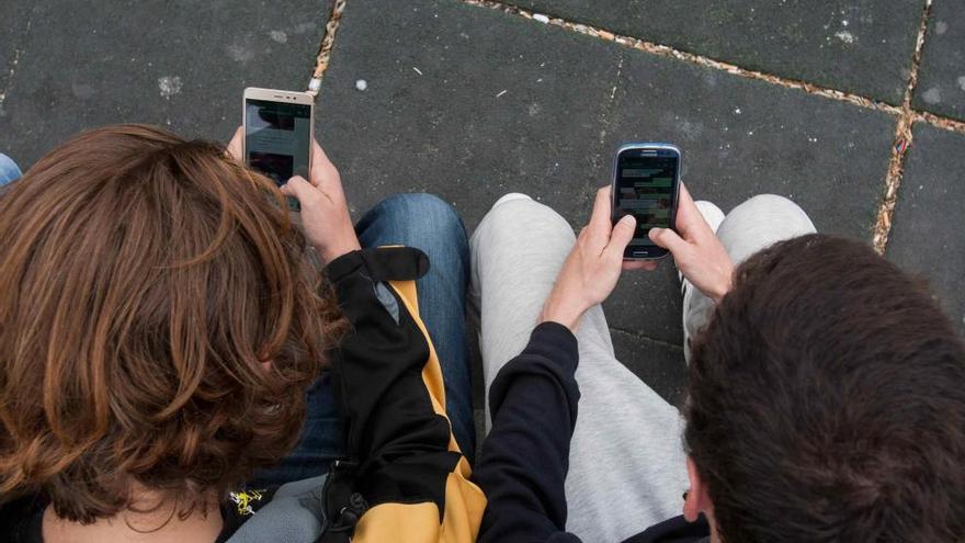 La dependencia de muchos jóvenes al móvil provoca un aumento de agresiones a los padres si militan su uso