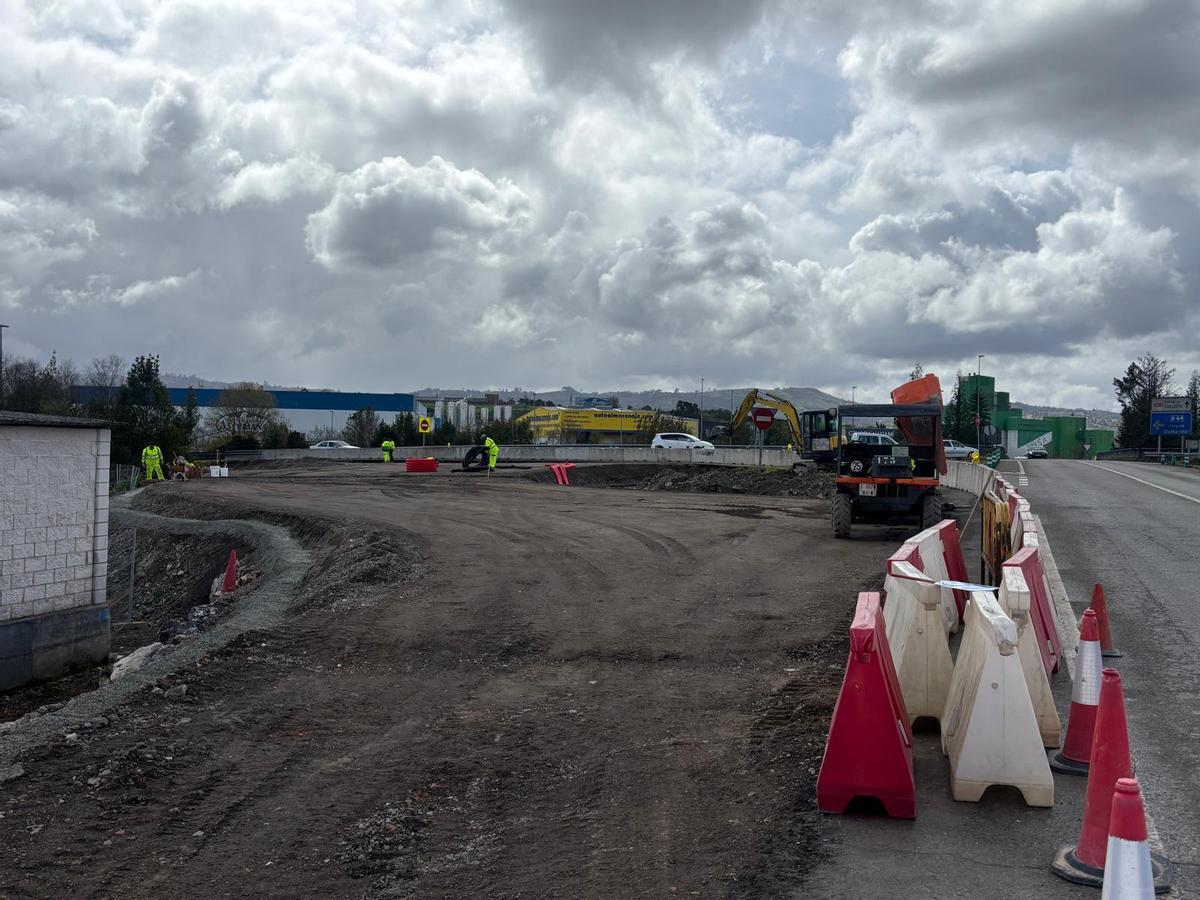 Las obras de construcción de la glorieta, este jueves.