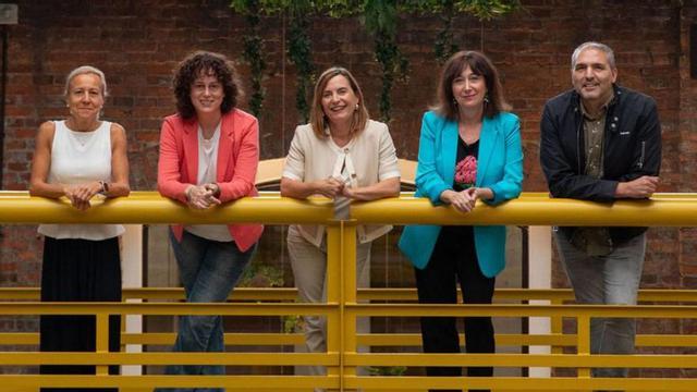De izquierda a derecha, Ana Cadavieco, Paula Prado, Monse F. Antuña, Mónica Martínez y Goyo Salvador.| | CAROLINA DÍAZ