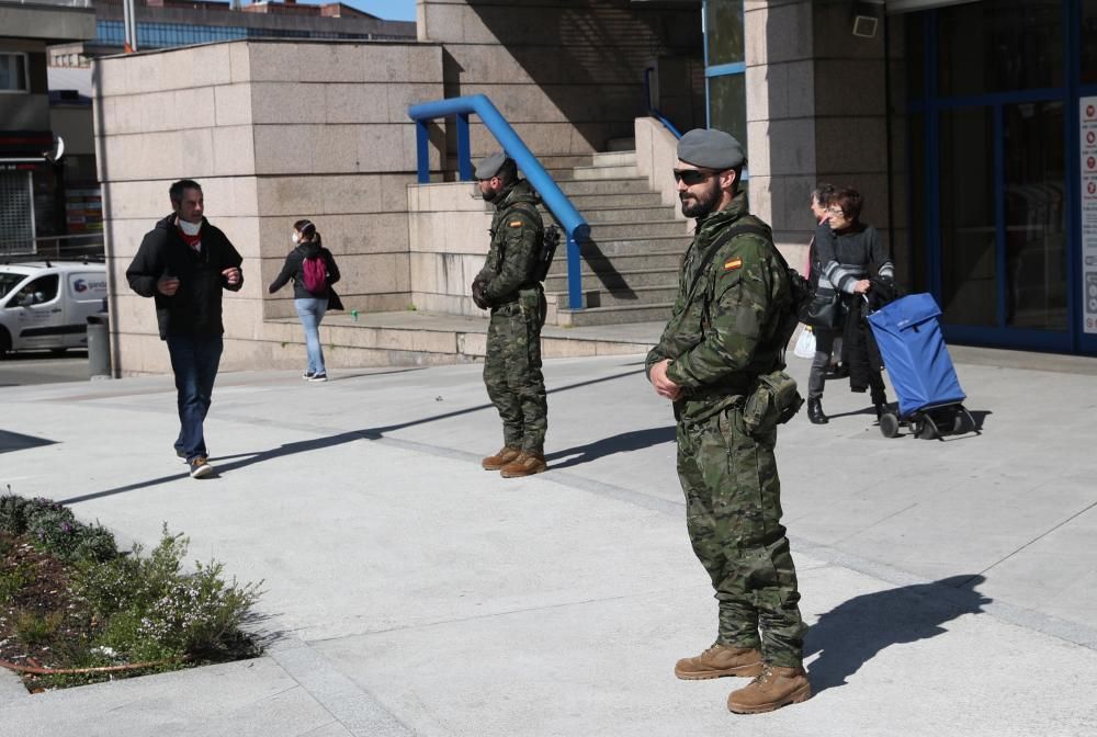 Hasta un centenar de militares de la Brilat patrullan estos días las calles de Vigo