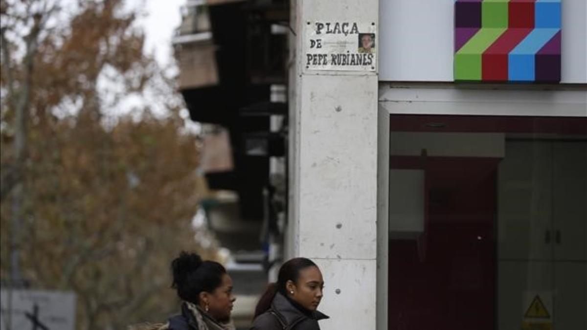 Placa provisional de la Plaça de Pepe Rubianes