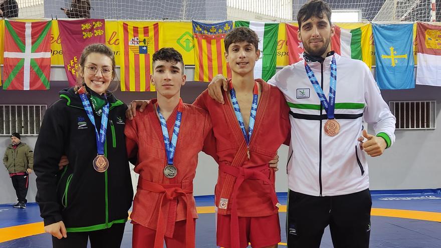 Cuatro medallas para los extremeños en el nacional de lucha sambo