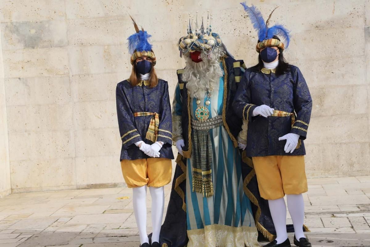 Los Reyes Magos surcan en globo el cielo de Córdoba