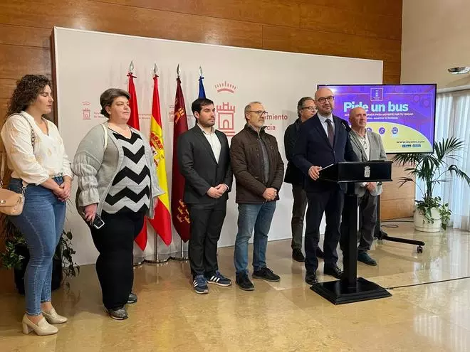 Bus nocturno gratuito y a demanda en Murcia entre Viernes Santo y el Entierro de la Sardina