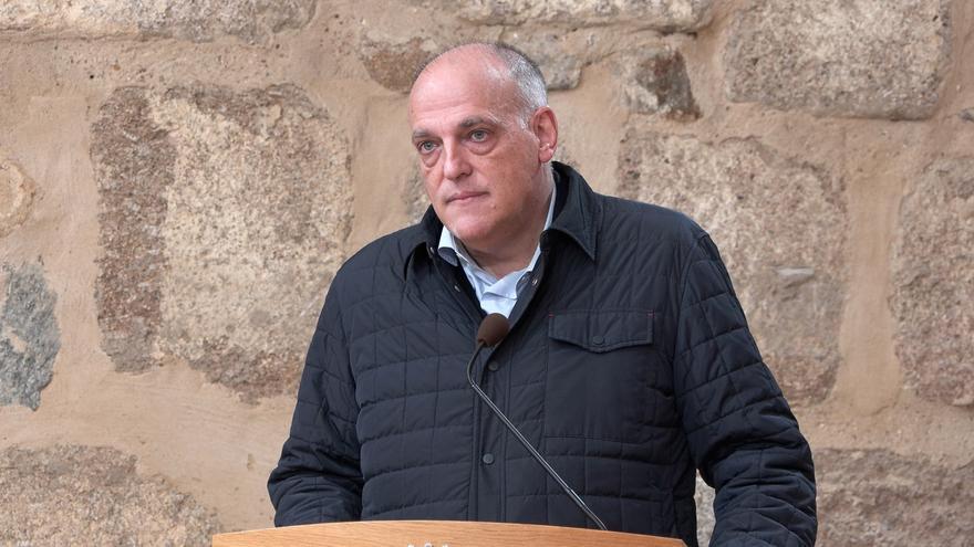 El presidente de La Liga, Javier Tebas, en rueda de prensa tras reunirse con el presidente de la Junta de Extremadura, Guillermo Fernández Vara