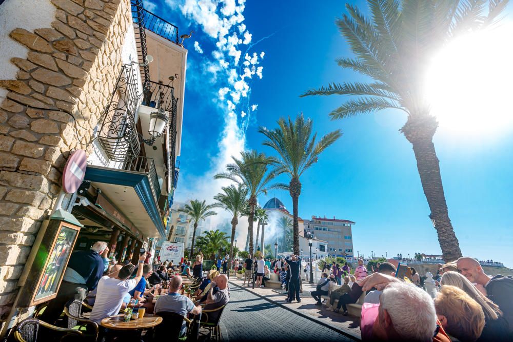 Más de 500 músicos marcan el ritmo en el inicio de las Fiestas de Benidorm