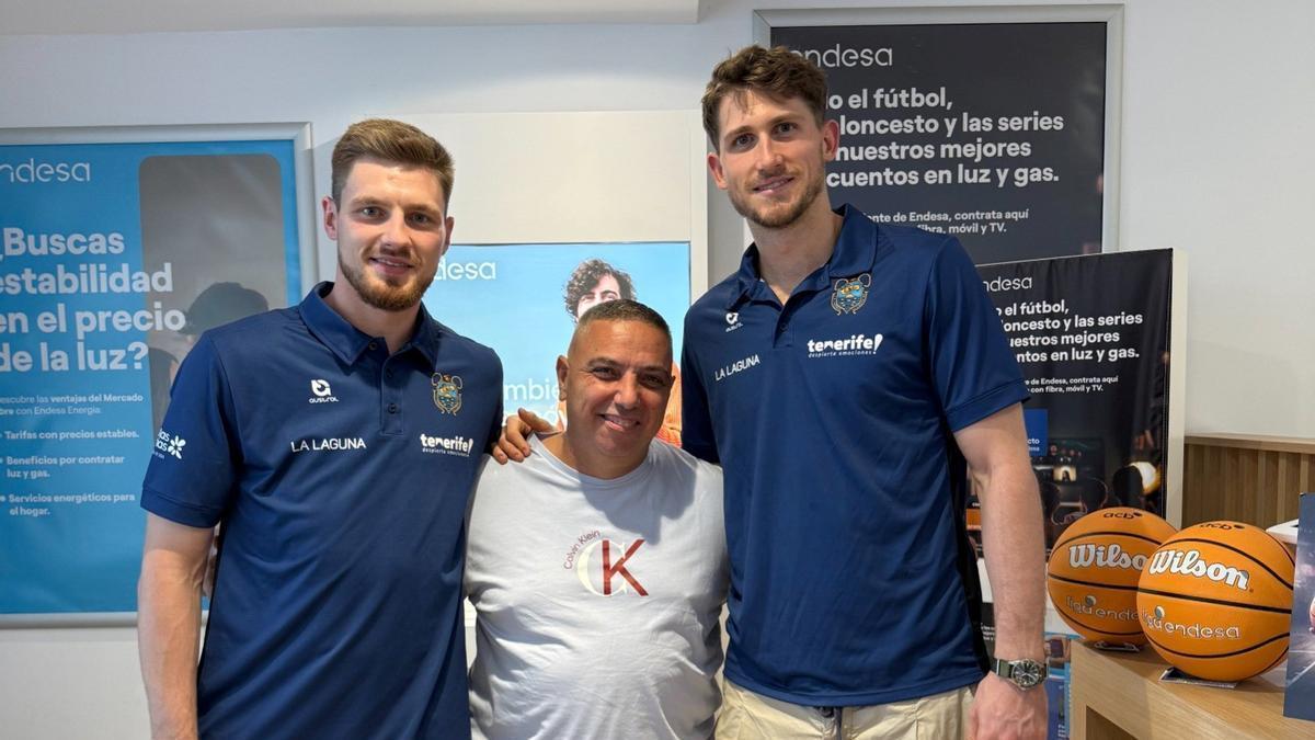 Los asistentes compartieron un momento único con Héctor Alderete y Artus Kurucsy, integrantes del Club Baloncesto Canarias