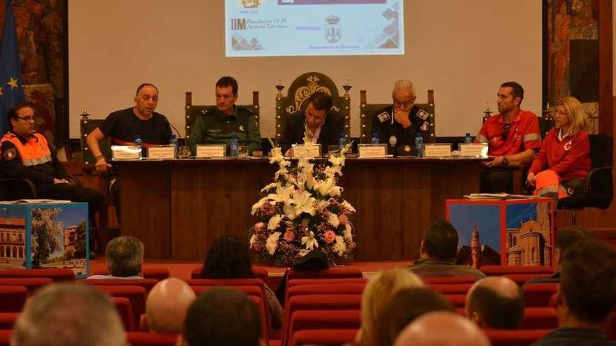 Mesa del grupo de trabajo que ofreció las conclusiones a los participantes en las jornadas.