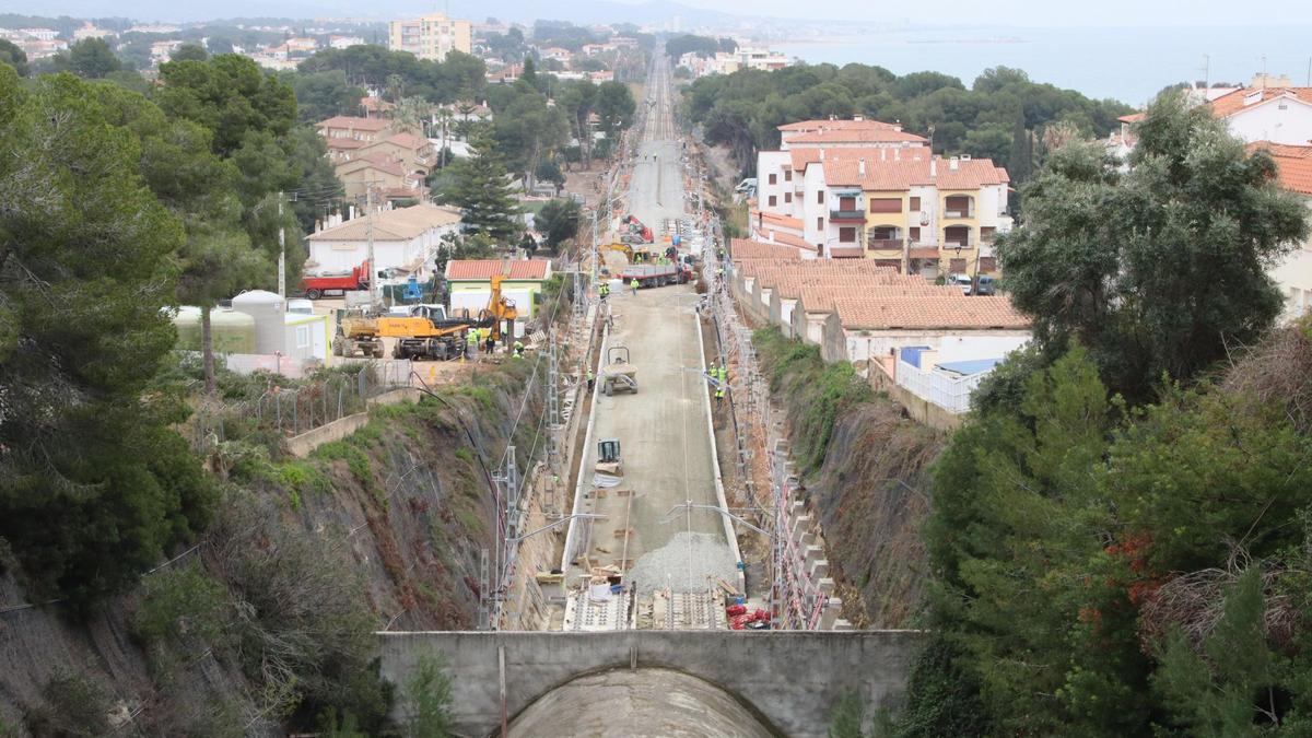 Vista de las obras en el túnel de Roda de Berà.