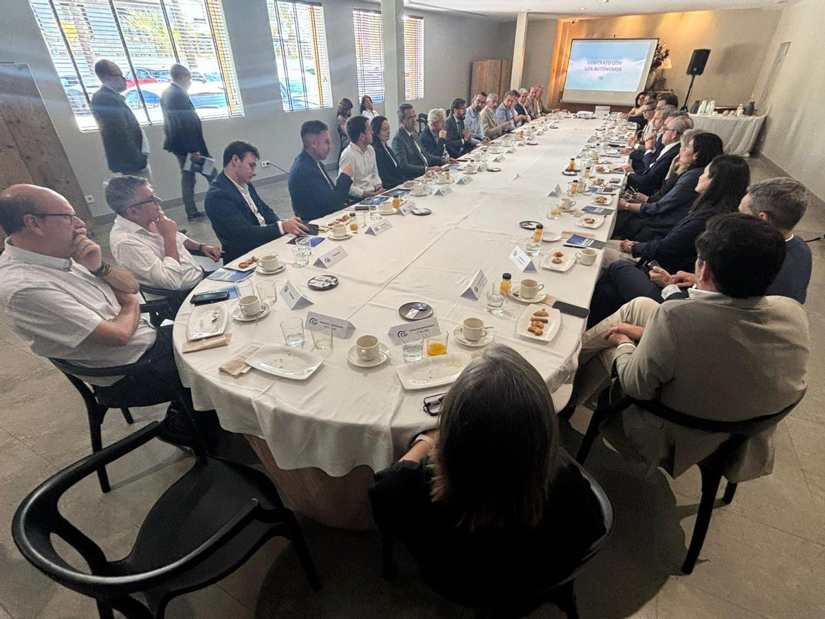 La reunión de los populares con representantes del tejido económico de Elche