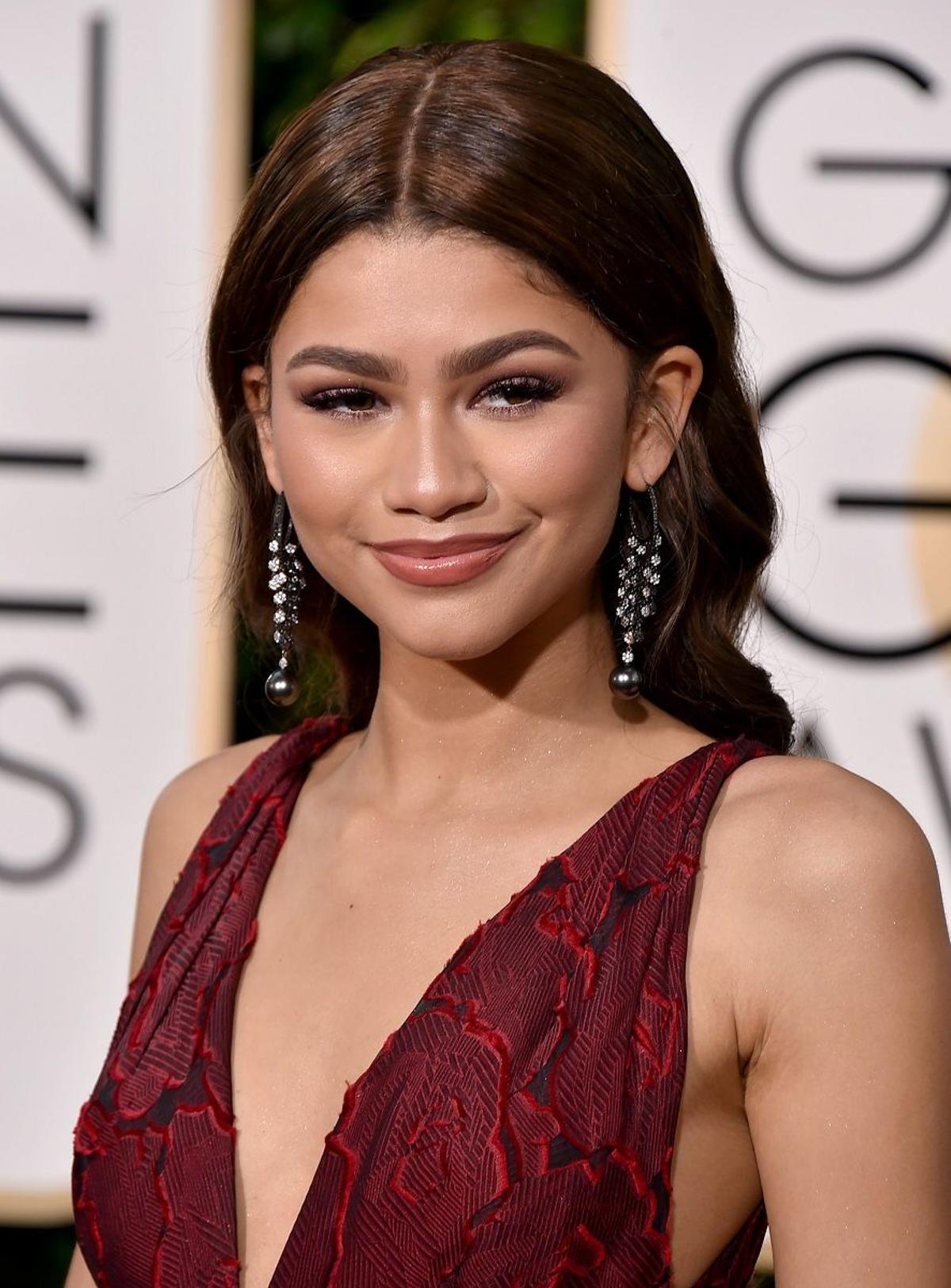 Globos de Oro 2016: Zendaya con escote en V