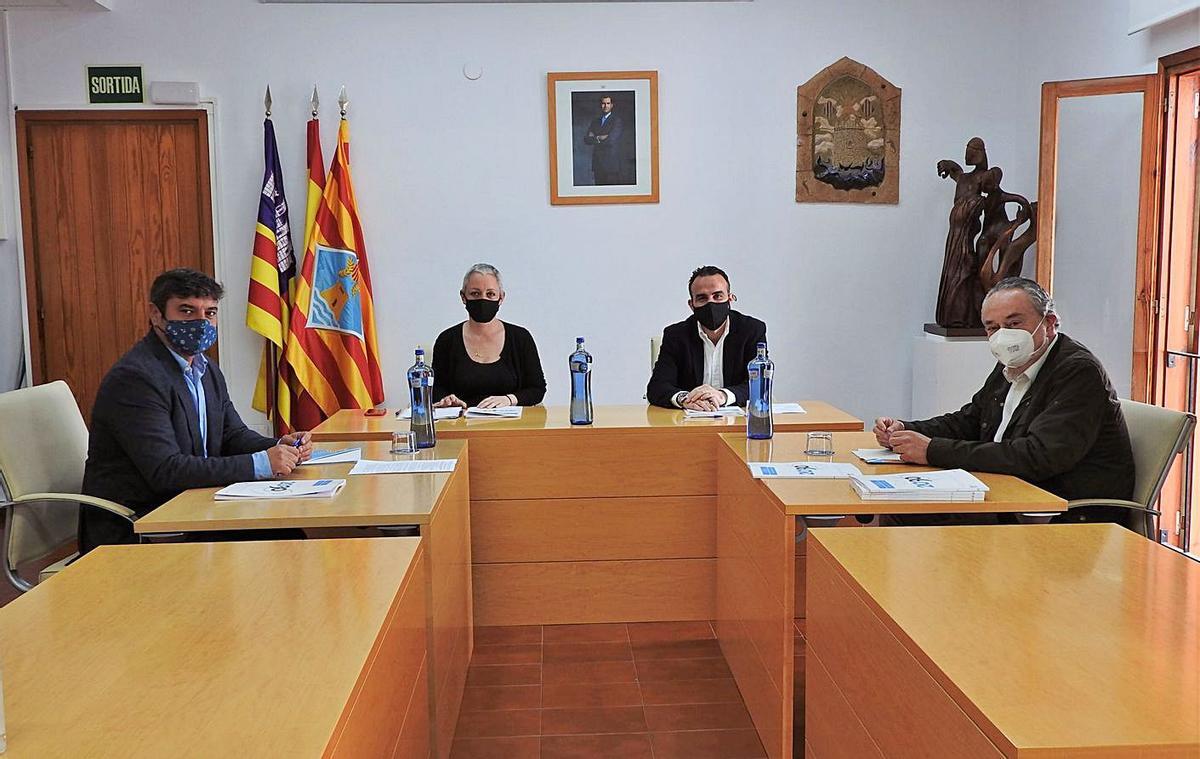 Un momento de la reunión entre los representantes del Consell y del CES. | C.C.