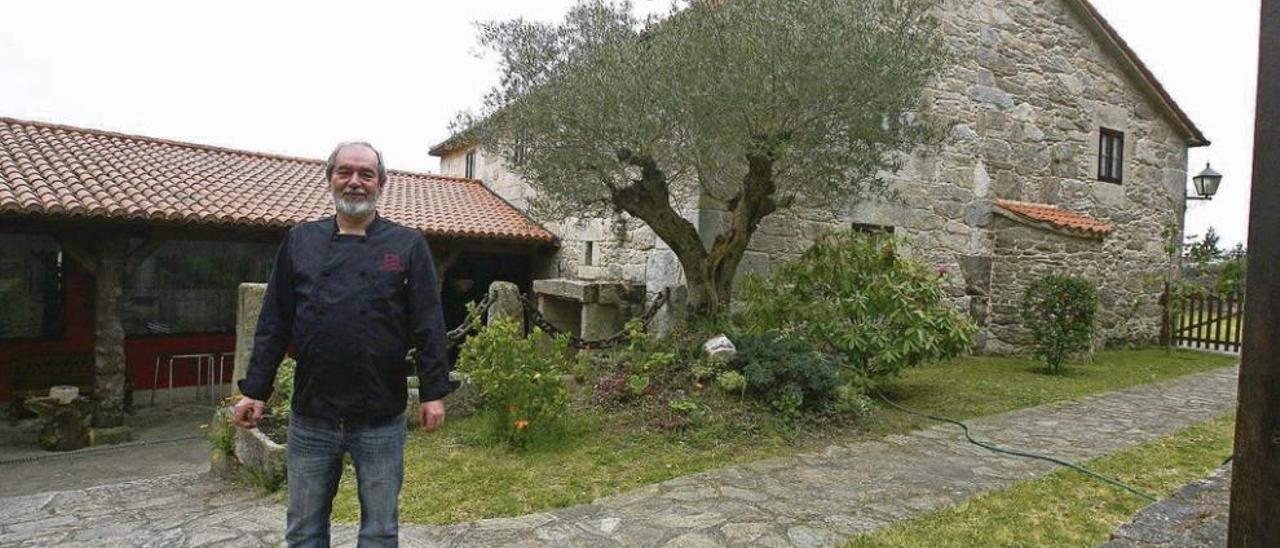 Fernando Lamas en uno de los hermosos espacios exteriores de Val Fresco.