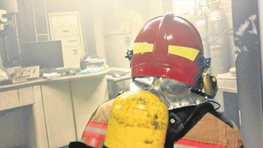 Un incendio en un laboratorio de la UJI obliga a evacuar a 20 personas