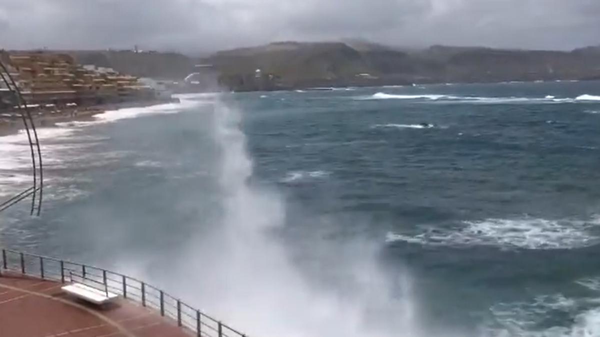 Así está la playa de Las Canteras (28/03/21)