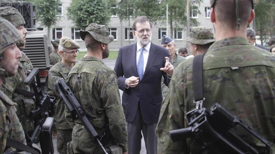 Rajoy pone en valor la misión de las tropas extremeñas en Letonia