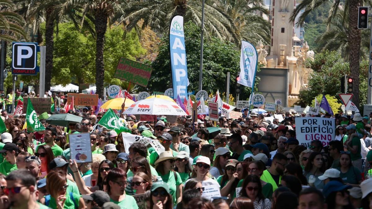 La lucha docente vuelve a las calles de Alicante en la segunda semana de huelga