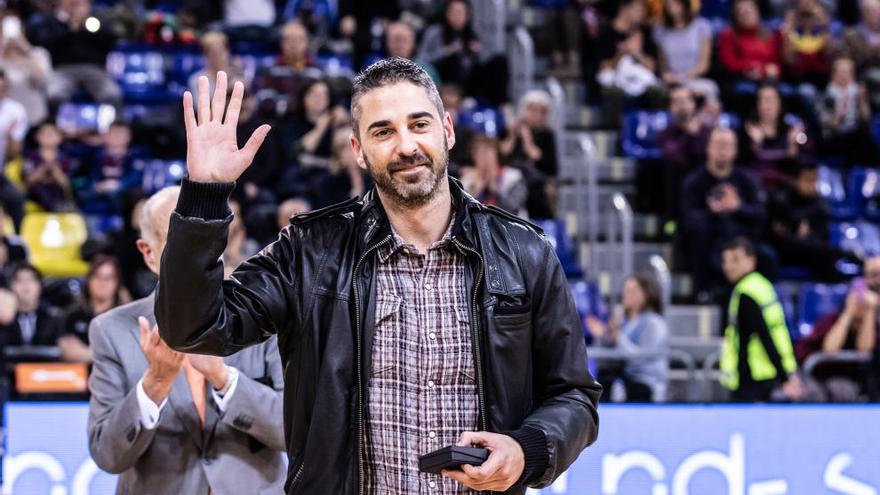 Homenaje a Juan Carlos Navarro en el descanso del Barça-Valencia