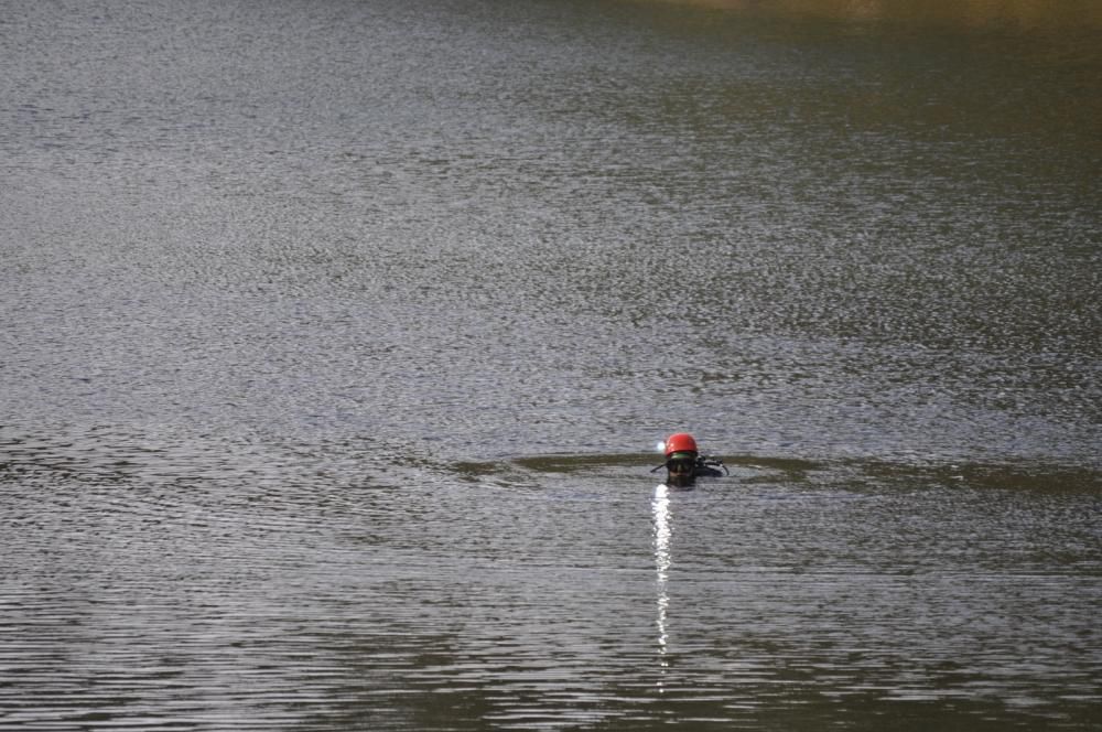 Búsqueda de pruebas en el embalse de Arbón por la muerte de Paz Fernández.