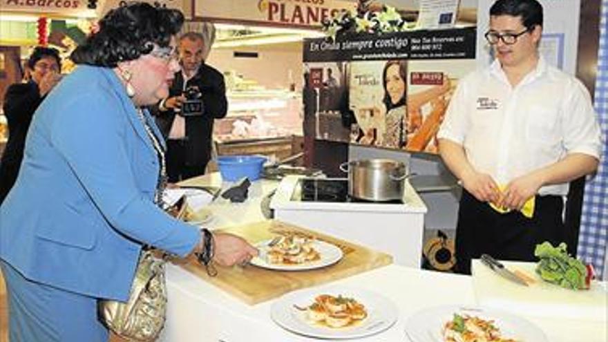 Cocina de nivel en el mercado con el fin de atraer a clientes