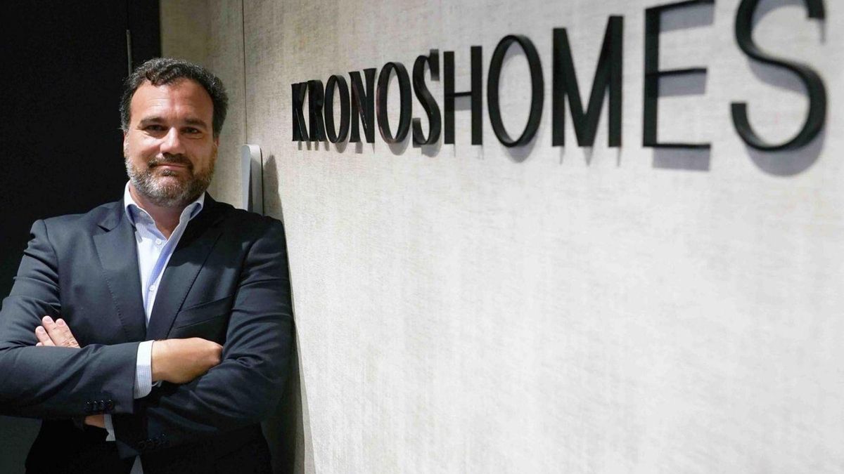 El director territorial de Kronos Homes en Andalucía, Luis Rodríguez de Tembleque, en la oficina de Málaga