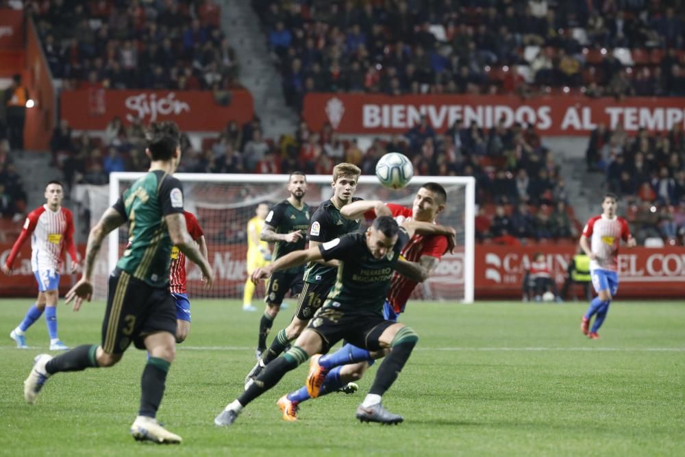 El partido entre el Sporting y la Ponferradina, en imágenes