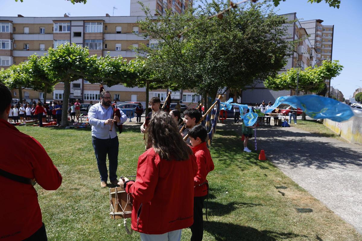 El colegio Juan Pablo II-San Miguel recrea el Descenso del Sella (en imágenes)