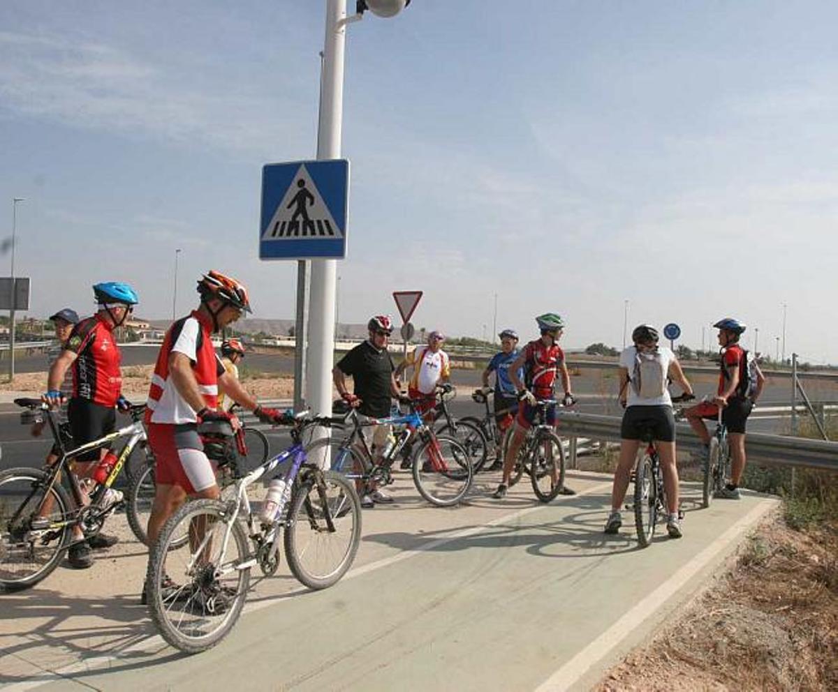 El concejal Antonio Amorós lamentó que el carril-bici de la Vía Parque tenga zonas donde se corta bruscamente