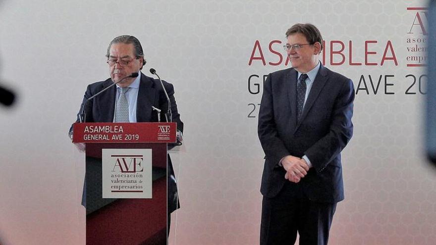 El presidente de la Asociación Valenciana de Empresarios (AVE), Vicente Boluda, junto al president de la Generalitat, Ximo Puig, en València.