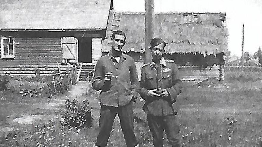 Juan Saorín Soriano ‘Juanorro’, con un compañero de la División Azul. 1941