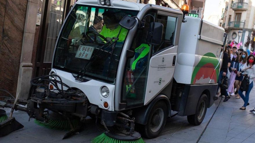 Barredora del servicio municipal de limpieza y recogida de basuras de Zamora. | Cedida