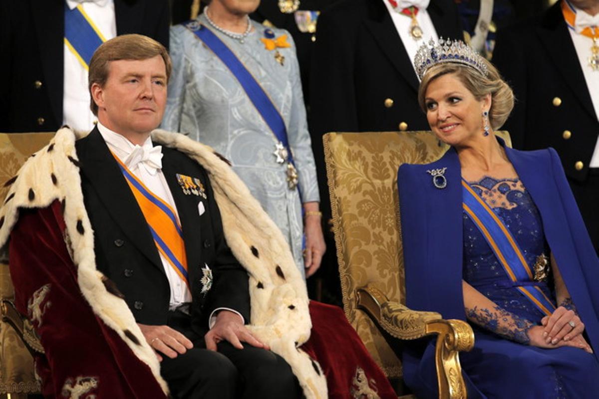 La reina Màxima mira el rei Guillem, durant la cerimònia d’investidura. La reina Màxima mira el rei Guillem, durant la cerimònia d’investidura.
