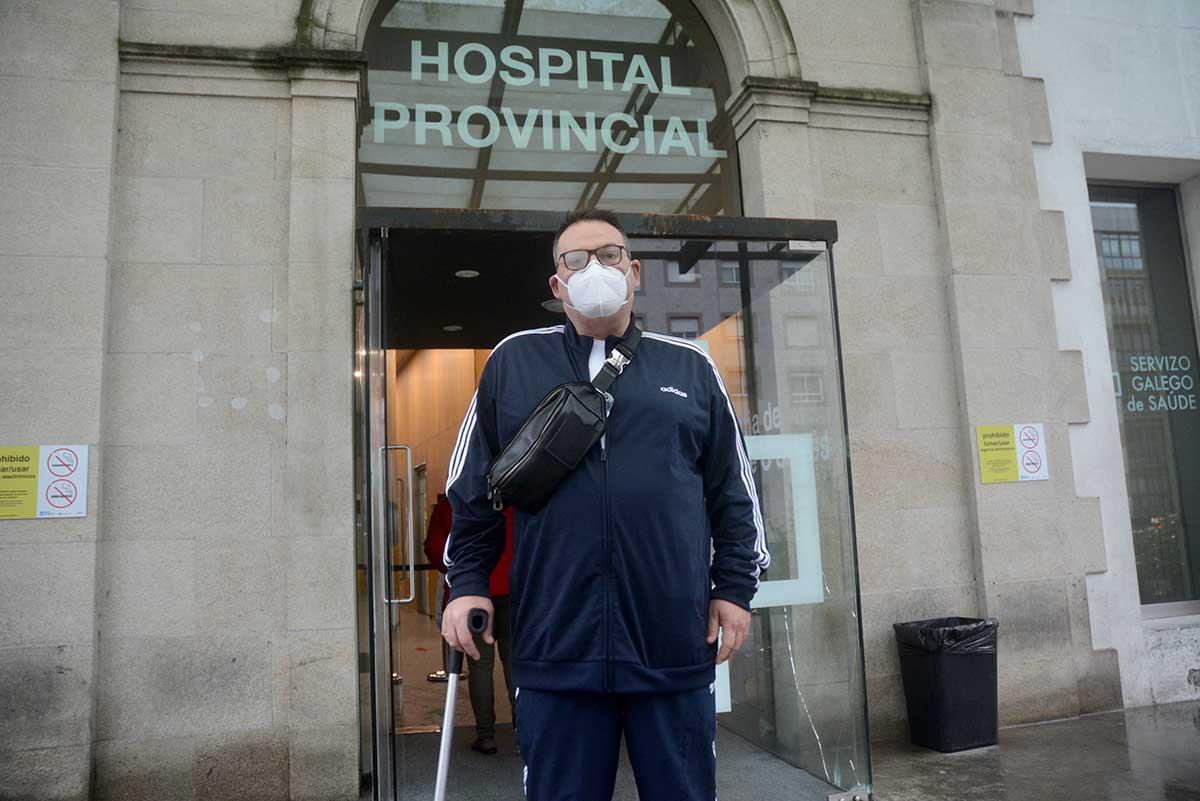 Nicolás Pérez ,ayer, en el hospital provincial de Pontevedra.