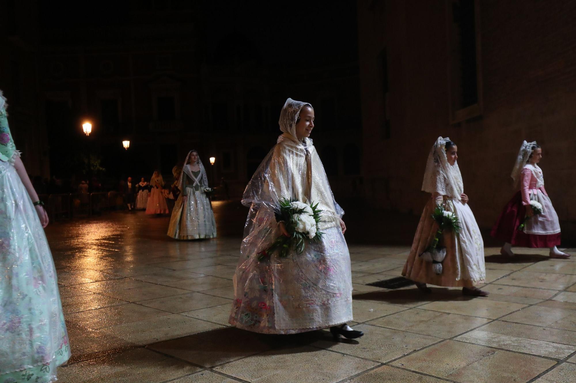 Búscate en el primer día de ofrenda por la calle de la Paz (entre las 21:00 a las 22:00 horas)