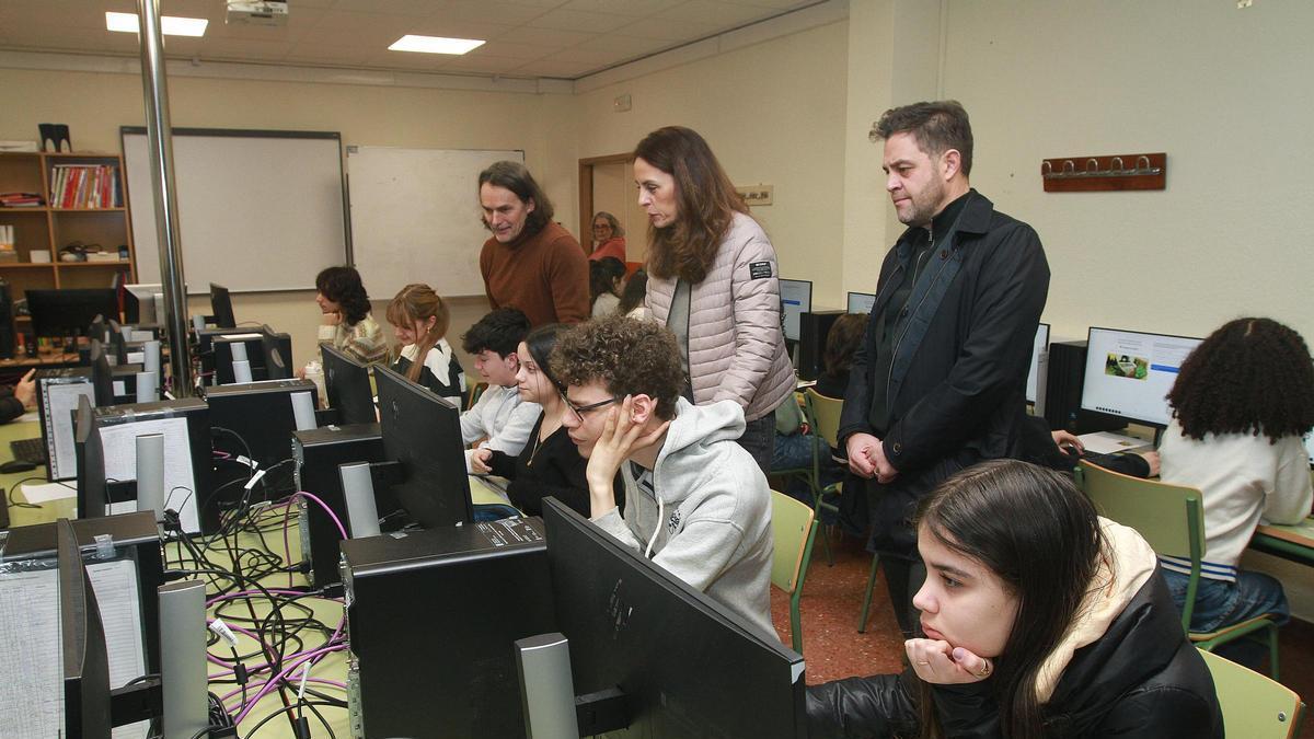 Alumnado que participa en la prueba piloto para testar la evaluación por medios informáticos.